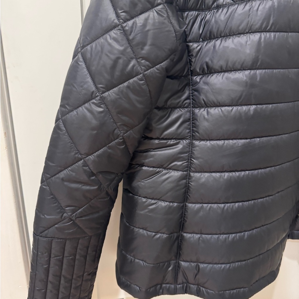 Patagonia Women's Black Puffer Jacket - Picture 9 of 13